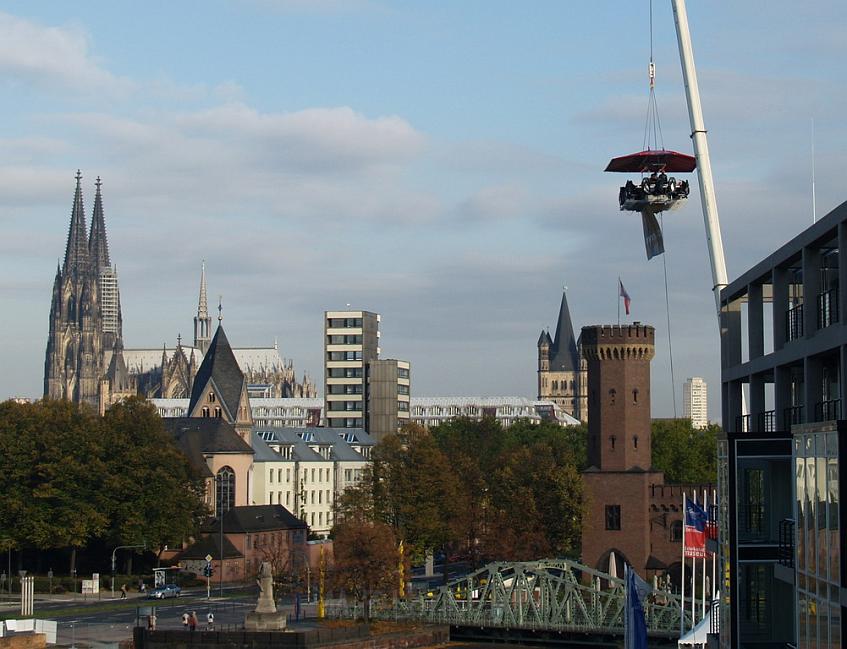 Gondel ueber Koeln    P10.JPG
